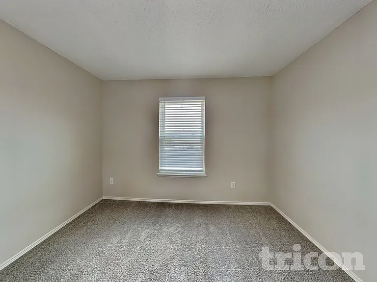 637 Aqua Dr — Photo 13