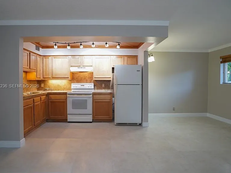1815 Fairview Villas Dr #1 — Photo 8