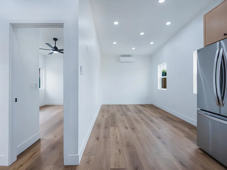 6511 Estrella Ave — Photo 11