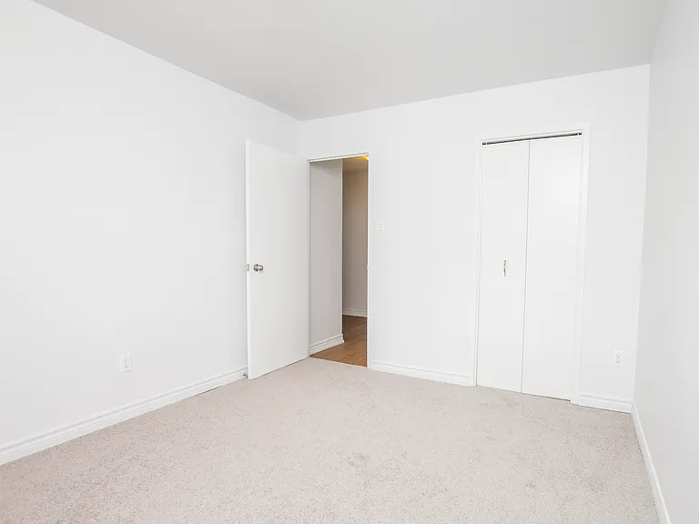 196 Churchill Rd S — Photo 7