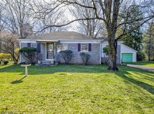 8 Maple Ln, Whitehouse Station, NJ 08889