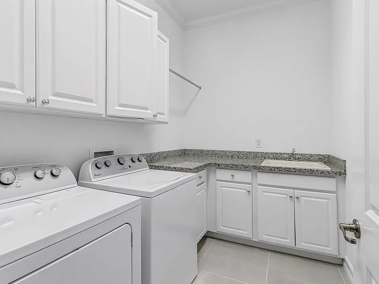 9264 Glenforest Dr — Photo 28
