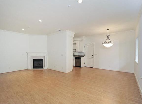 4th image of 315 E Washington Ave