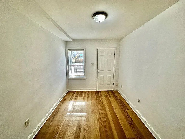 815 E St SE #1 — Photo 22