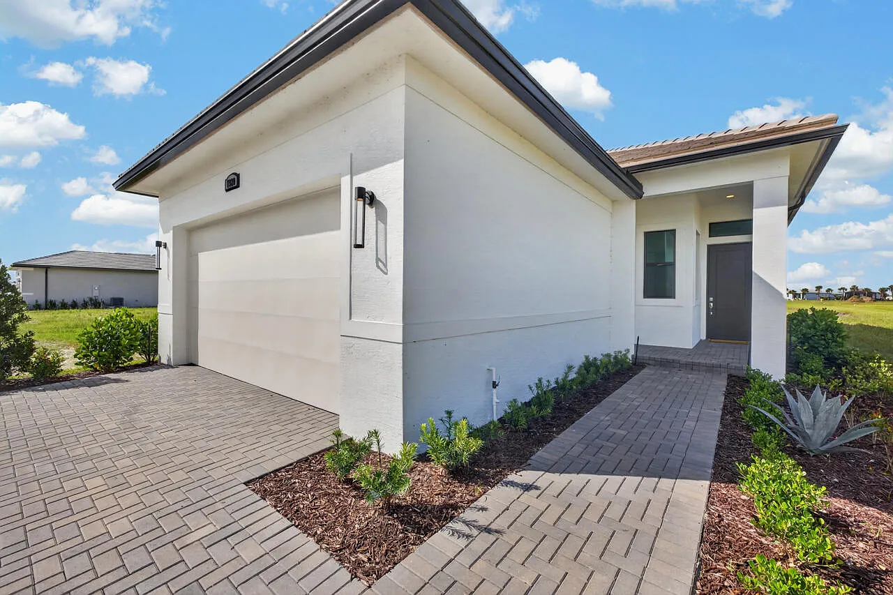 3 bed, 2.0 bath, 1547 sqft, $3,200 — Photo 4