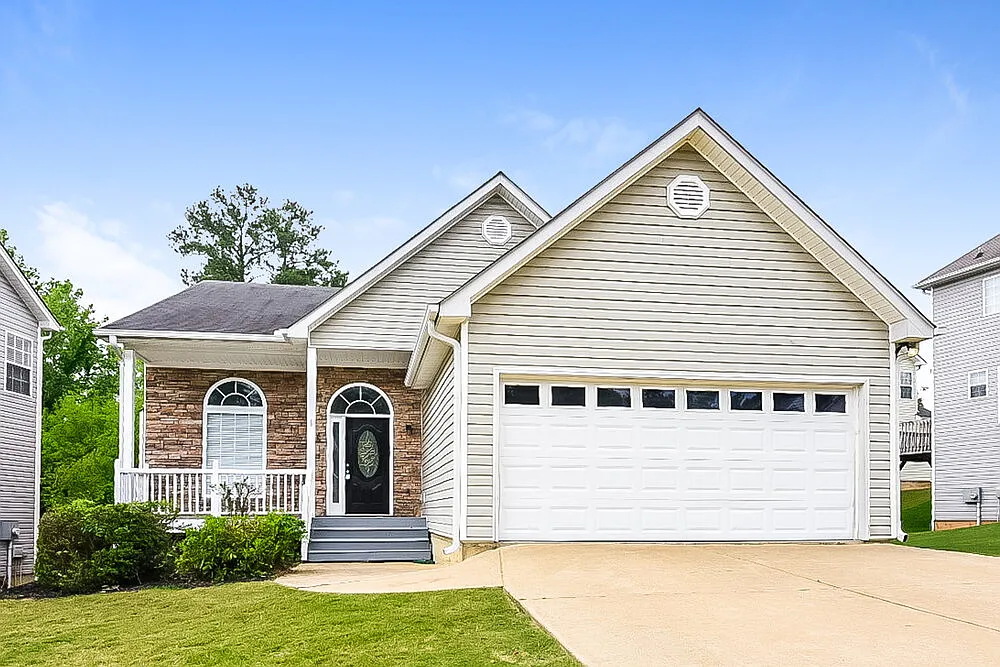 4 bed, 3.5 bath, 2877 sqft, $3,220 — Photo 1
