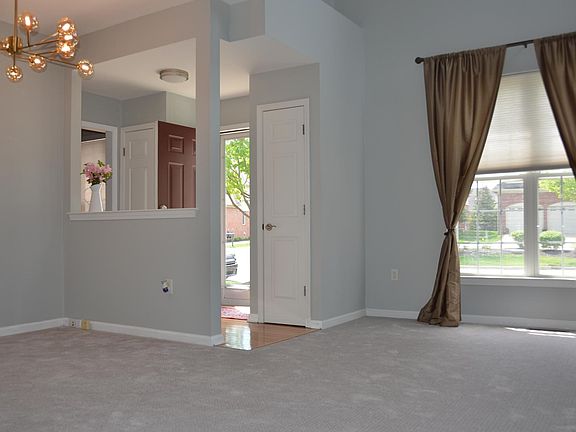5th image of 41752 Brownstone Dr