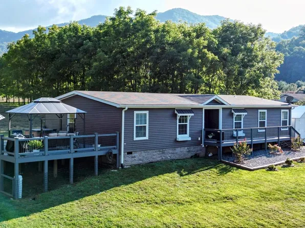 66 School House Dr, Robbinsville, NC 28771