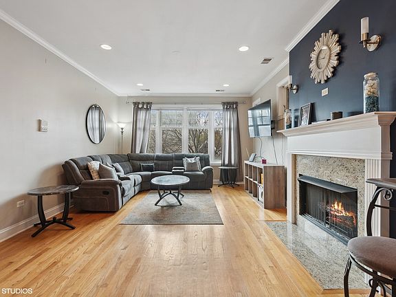 5th image of 558 E Oakwood Blvd Unit 2W