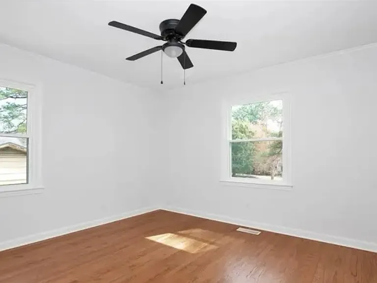 2710 Fordham Dr — Photo 7