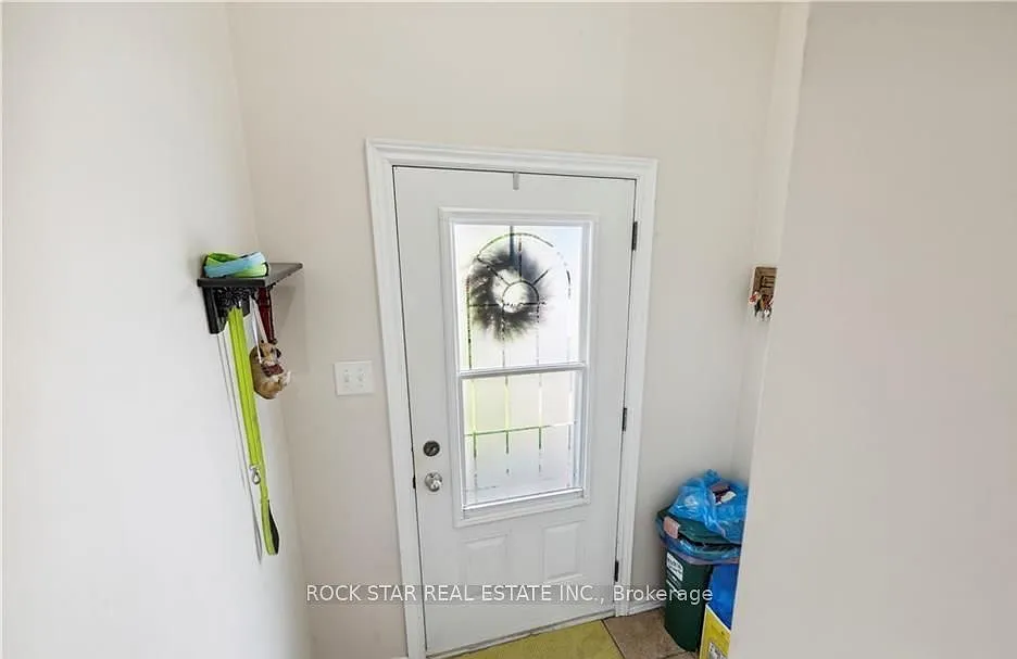 3 bed, $2,100 — Photo 4