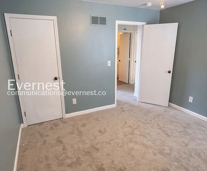 129 Royallbrook Ln — Photo 15