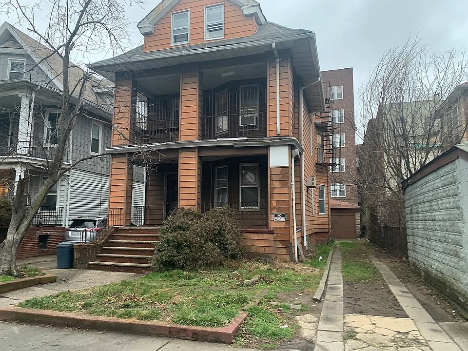 1st image of 743 E 5th St