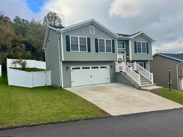 249 Woodbury Dr, Fairmont, WV 26554