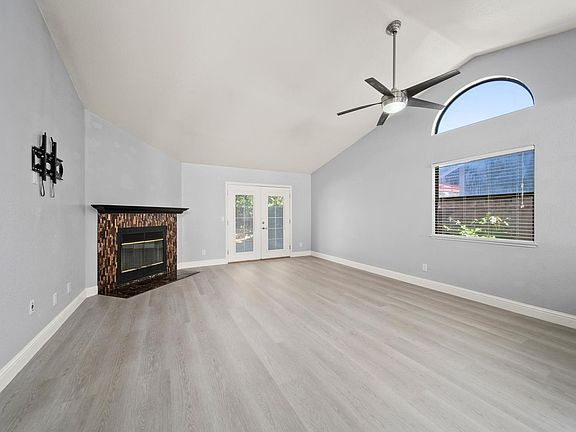 5th image of 283 Emerald Oak Dr