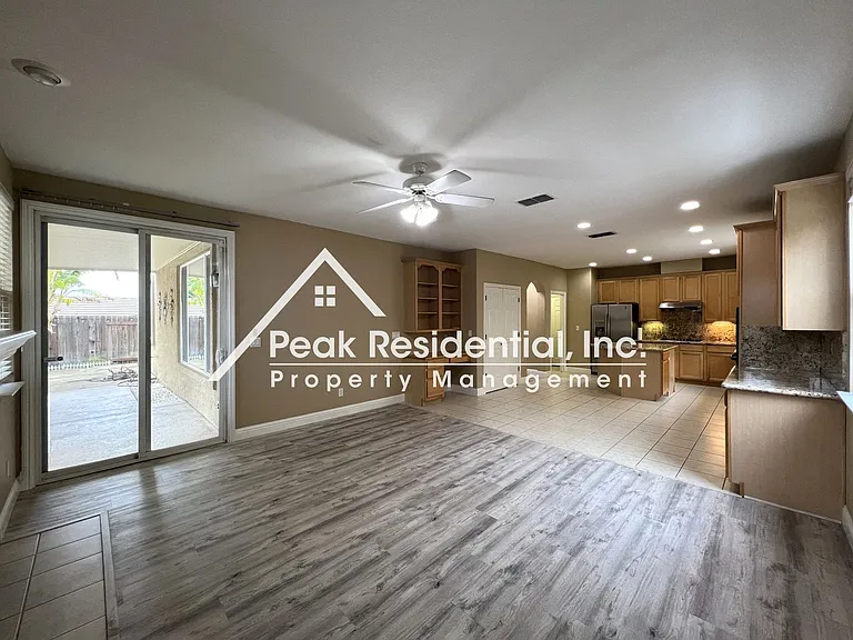 1933 Tyndrum Ln — Photo 6
