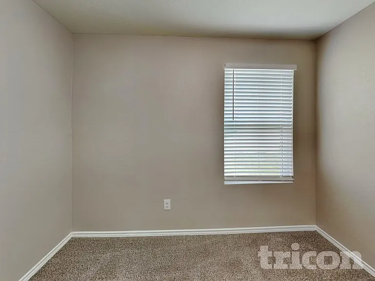 5118 Everett Loop — Photo 9