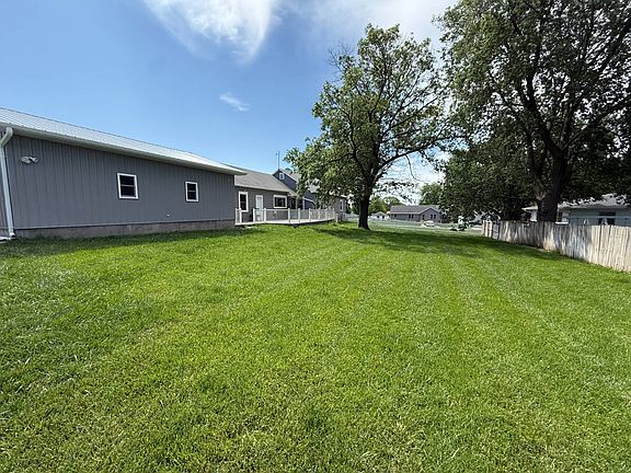 4th image of 942 Union Ave