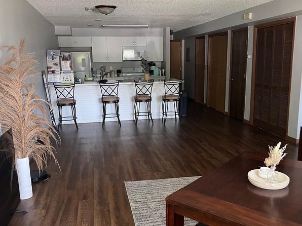 327 S Lucas St APT C
