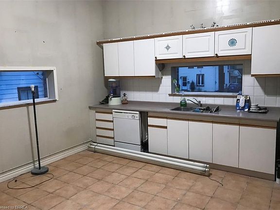 5th image of 271 Greenwich St