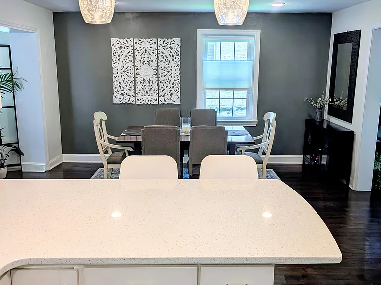 Open concept kitchen/dining area