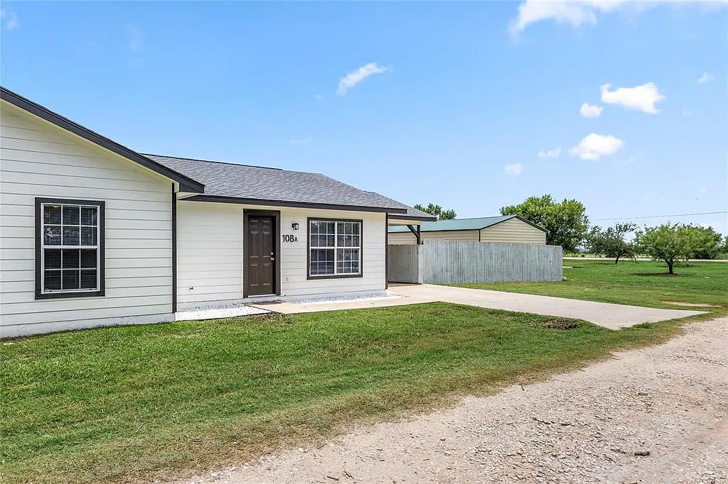 3 bed, 2.0 bath, 996 sqft, $1,450 — Photo 3