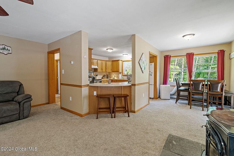 5th image of 428 Southline Road