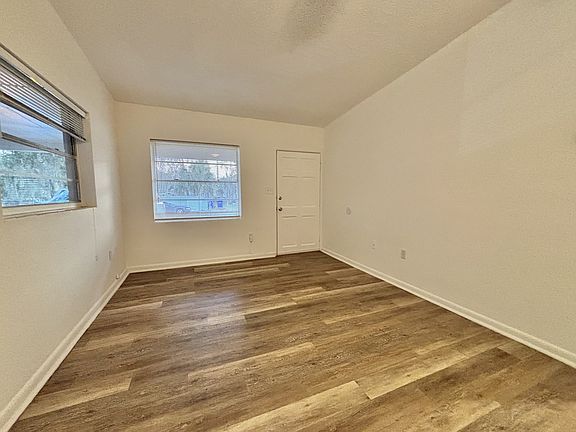 5th image of 819 W Portage St #1