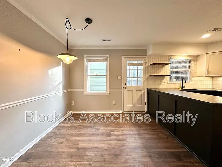 5649 Hamstead Xing — Photo 9