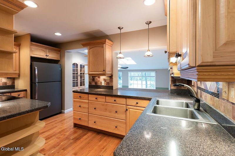 3rd image of 903 8th Avenue