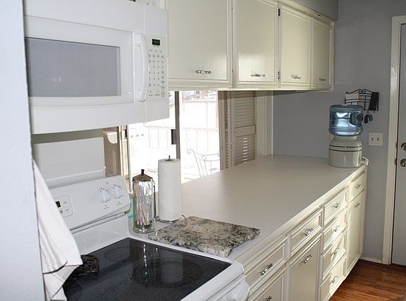 5th image of 2460 University Ave