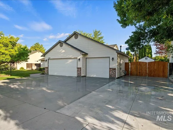 2060 W Fieldstream Dr, Meridian, ID 83646