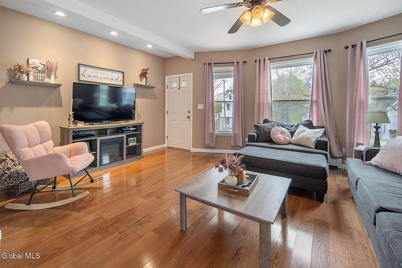 5th image of 28 Pleasant Street
