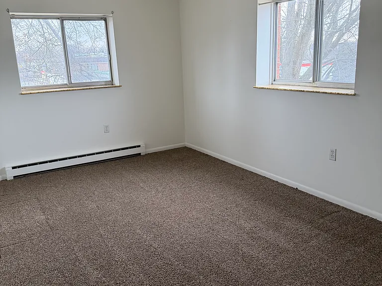 553 Amvale Ave NE #4 — Photo 9
