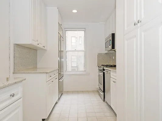 Sold by Sotheby's International Realty | media 14