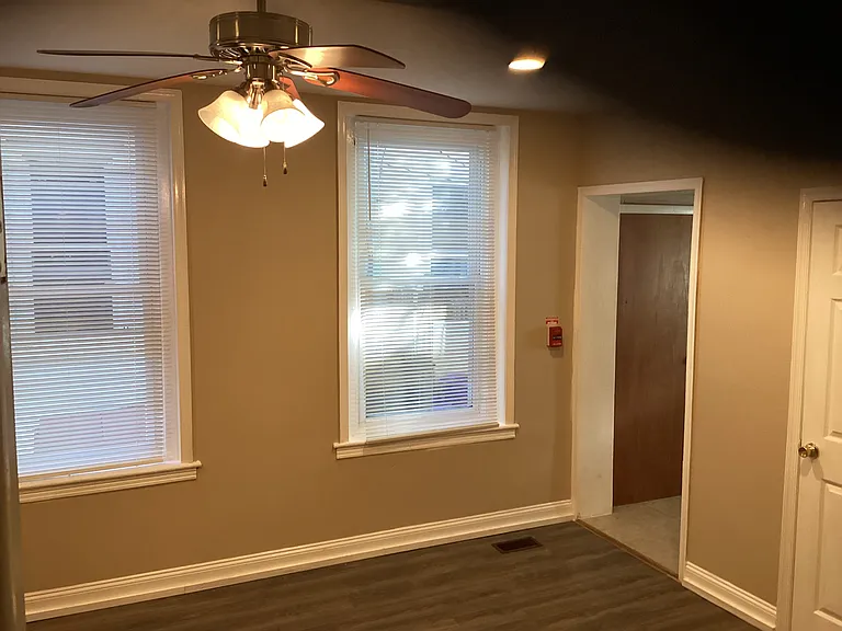 115 W Washington Ln — Photo 8