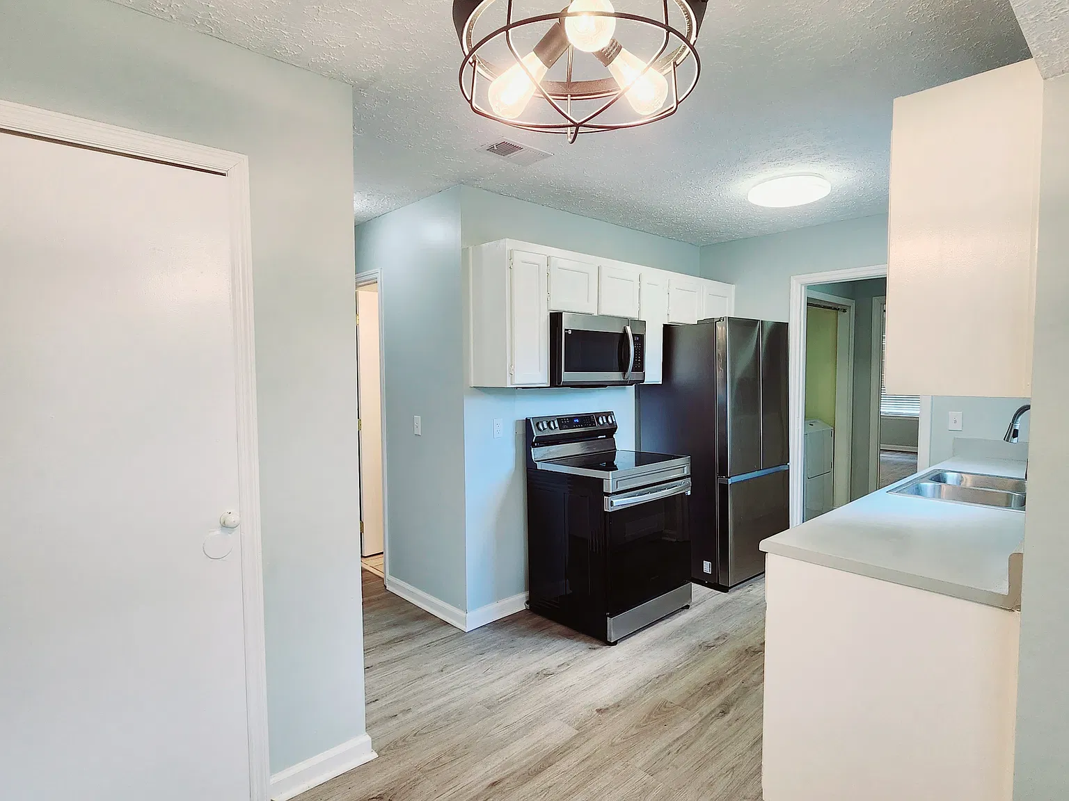 4 bed, 2.5 bath, 1907 sqft, $2,800 — Photo 4