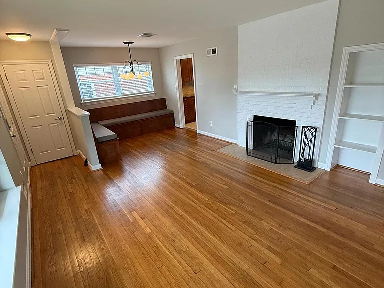 2632 N Sycamore St — Photo 5