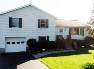 704 Alderman Rd, Palmyra, NY 14522