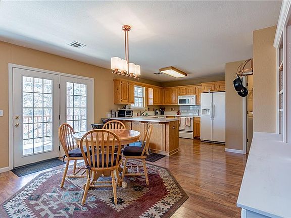 5th image of 118 Granshire Dr