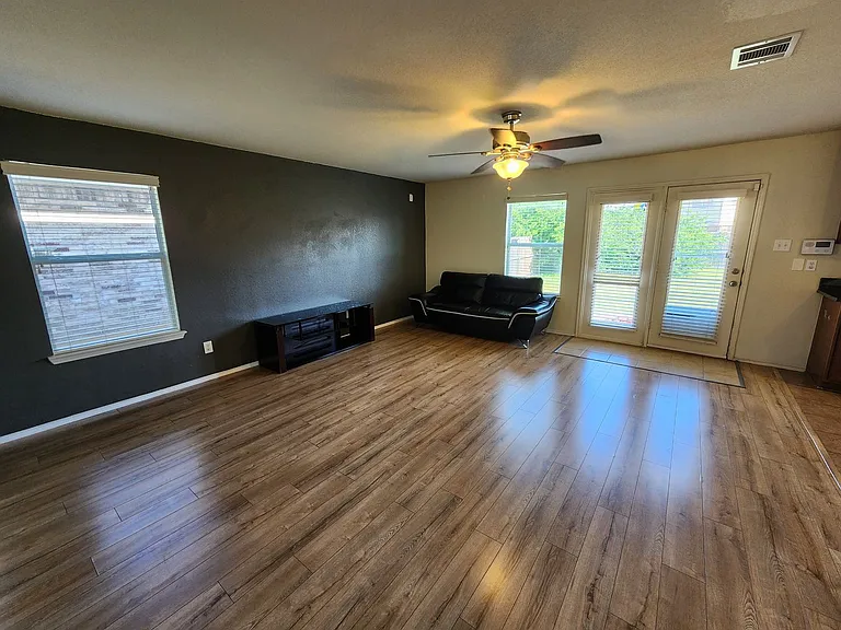 5709 Valley Stream Way — Photo 7