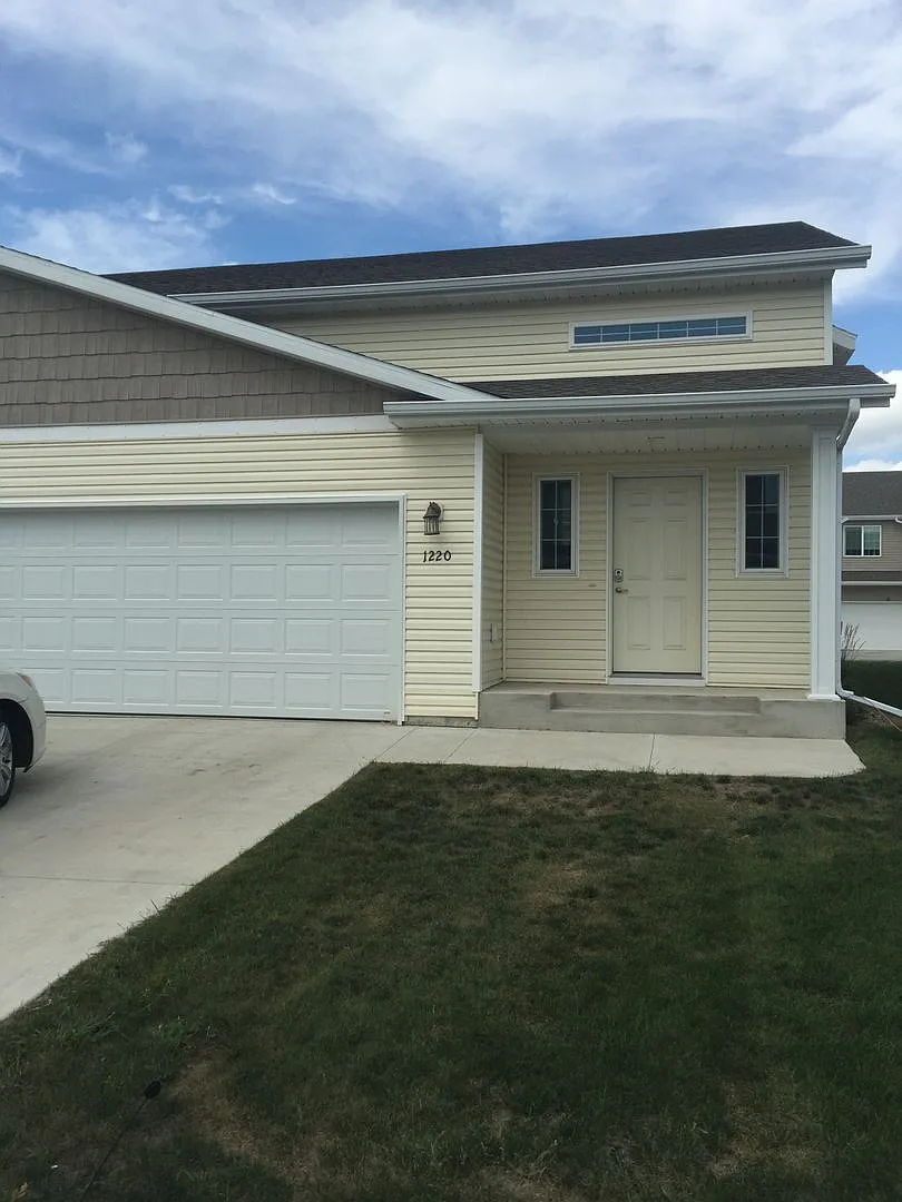 Building Photo - 1220 S Beach Way