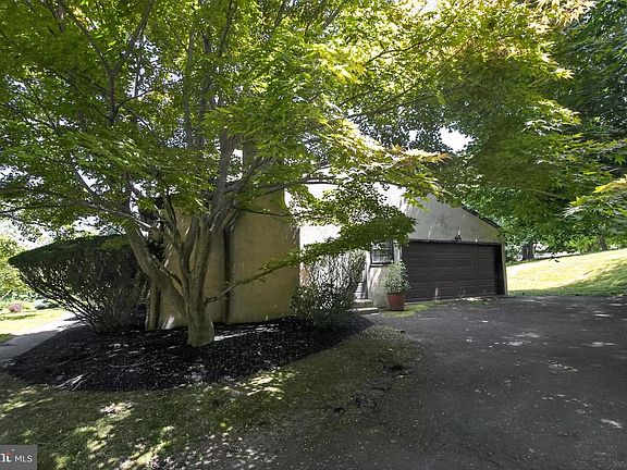 5th image of 1429 Hopeland Rd