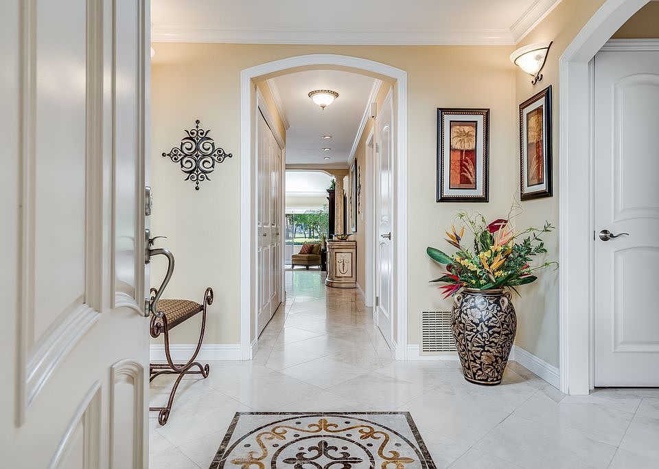 1st image of 2416 Golf Links Cir