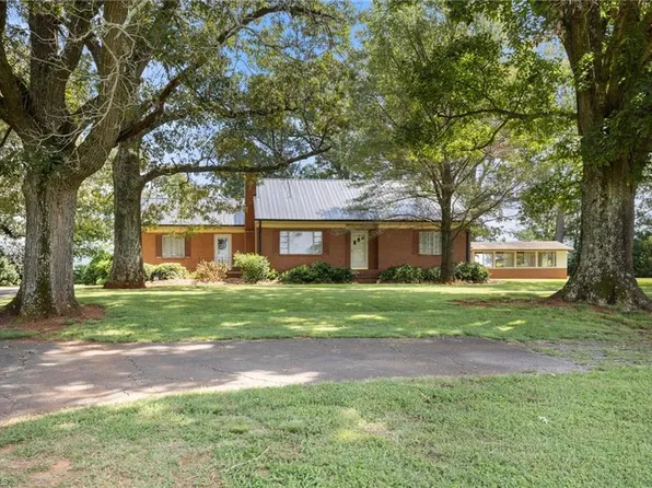 810 Bowers Store Rd, Siler City, NC 27344