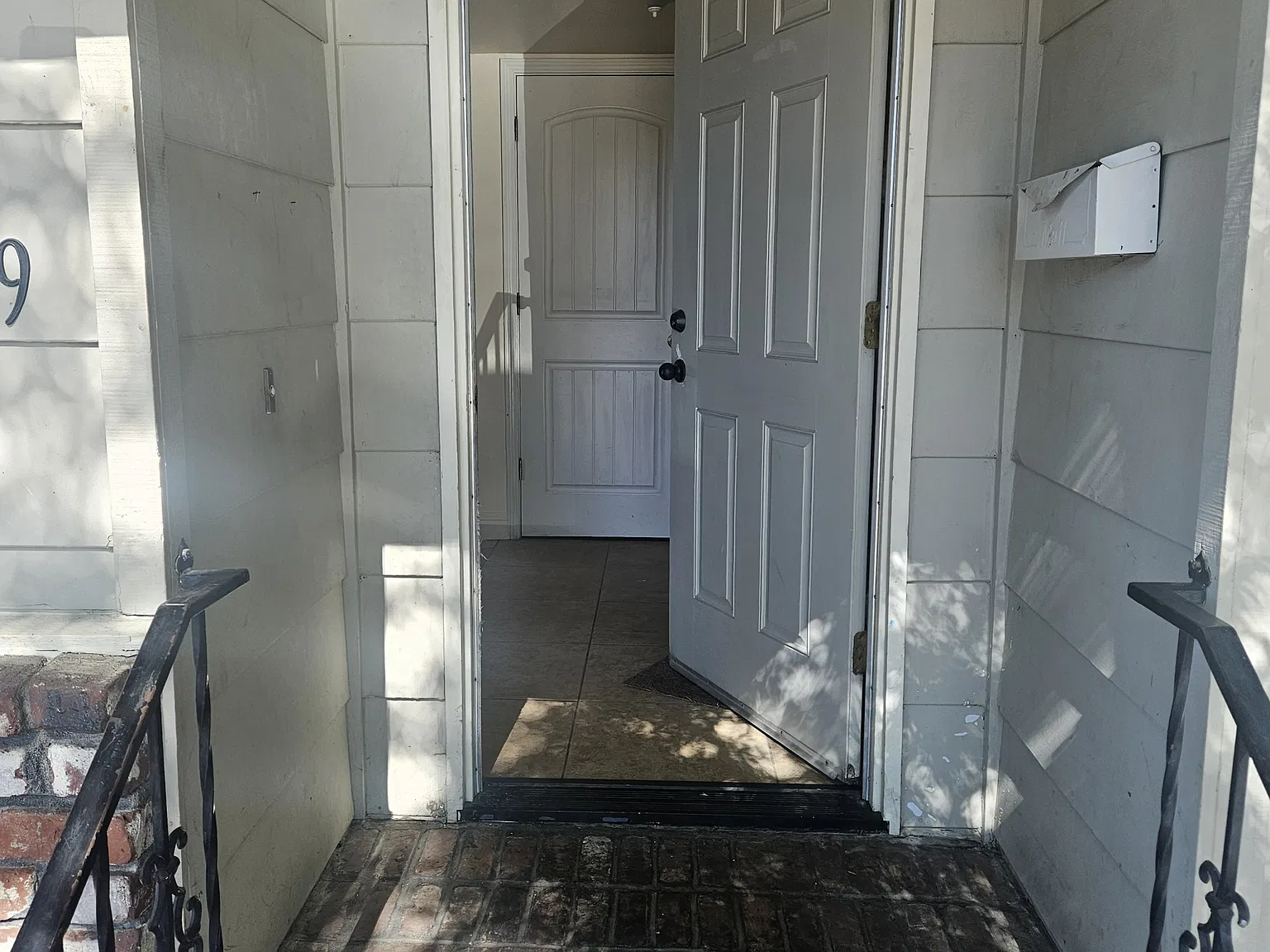 3 bed, 1295 sqft, $2,200 — Photo 1