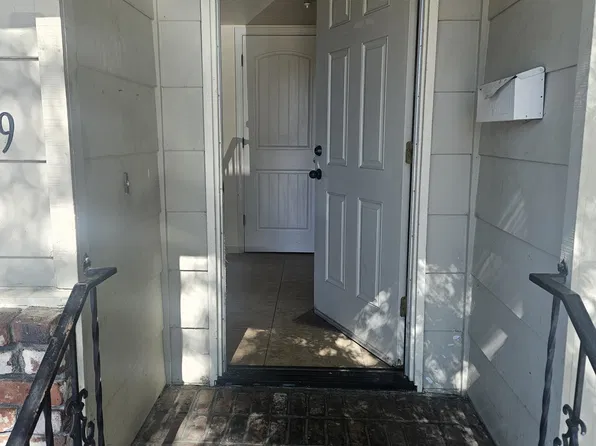 709 E Yorkshire Dr, Stockton, CA 95207