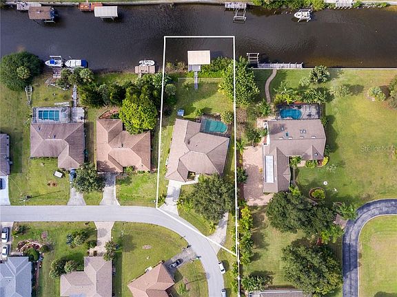 4th image of 932 Tropical Cir
