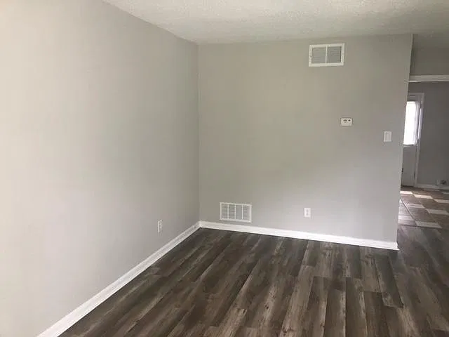 2 bed, 1.5 bath, 950 sqft, $1,025 — Photo 3