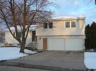 2323 27th St SW, Cedar Rapids, IA 52404